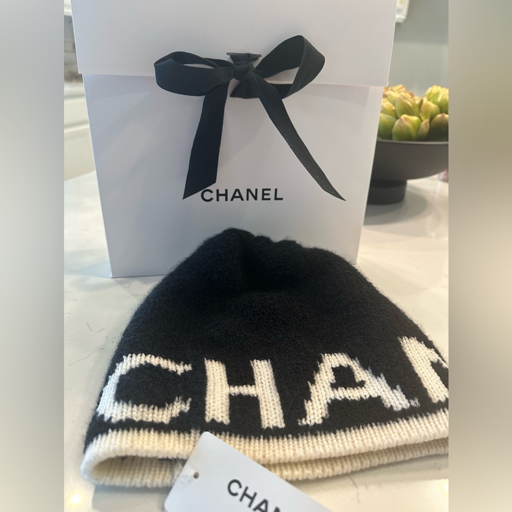 CHANEL Cashmere Wool Knit Logo Beanie Hat Black White Reversible NWT